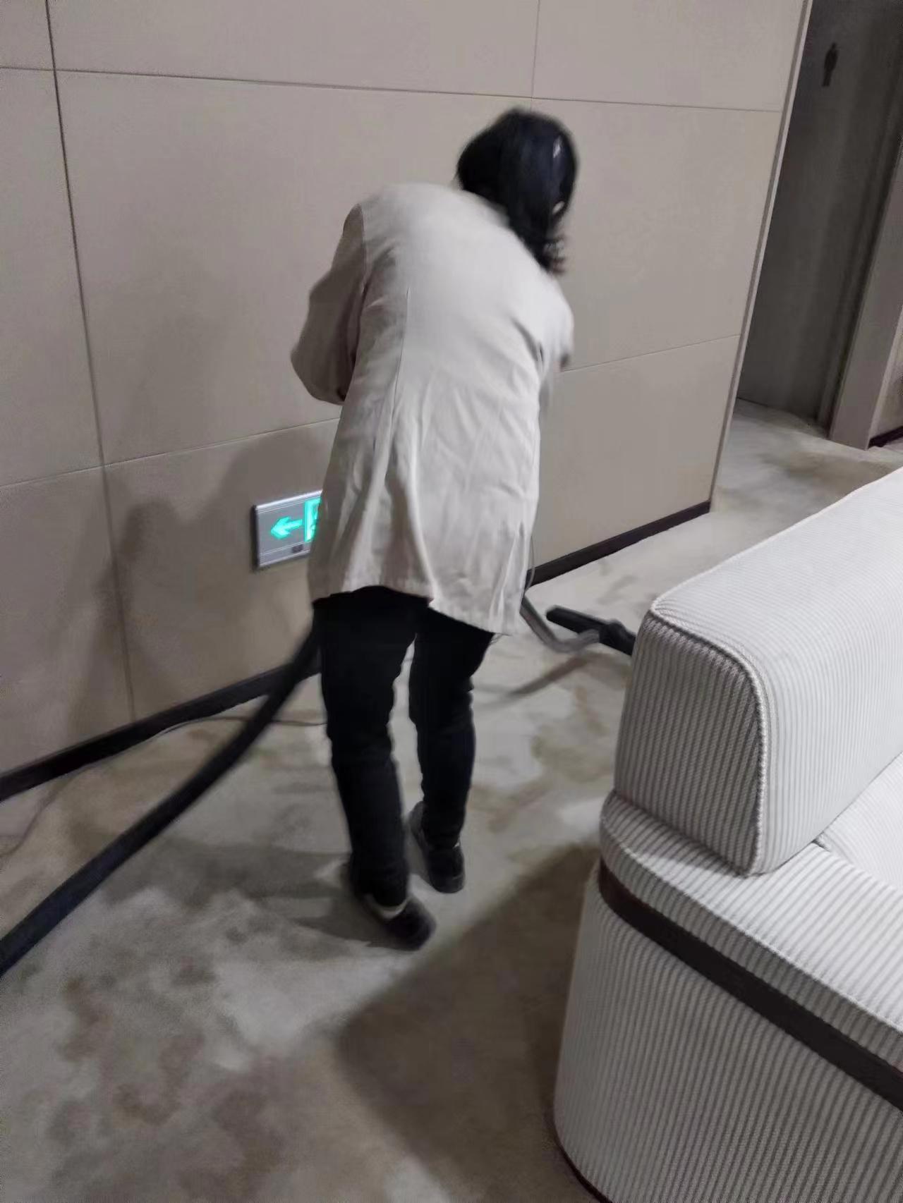 保洁中正确使用吸尘器